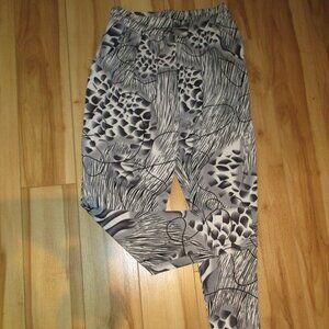 Lightweight pants with wild pattern